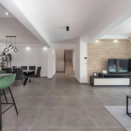 Danica With Pool Villa *