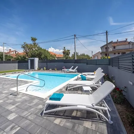 Villa Danica With Pool Bibinje