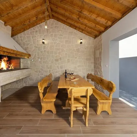 Danica With Pool Villa *