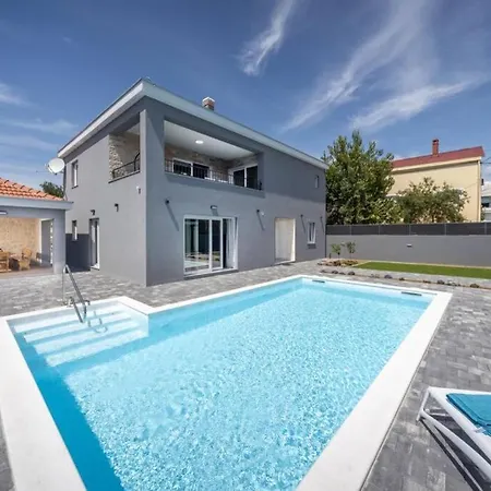 Danica With Pool Villa *