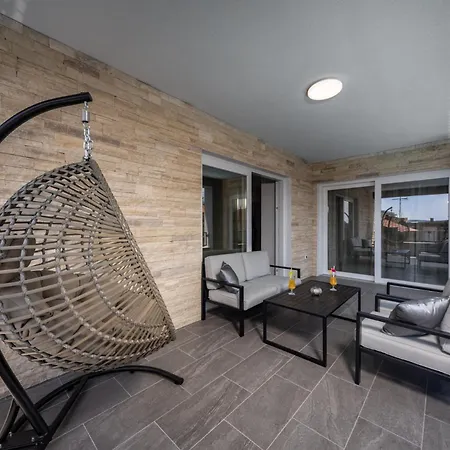 Villa Danica With Pool Bibinje