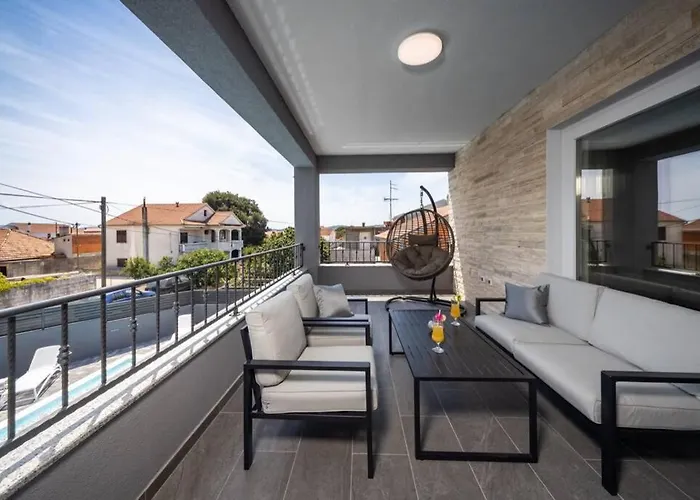 Danica With Pool Vila *