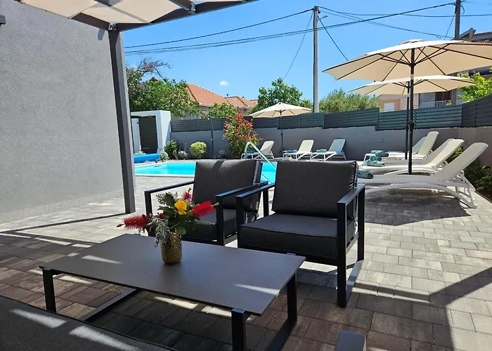 Vila Danica With Pool *