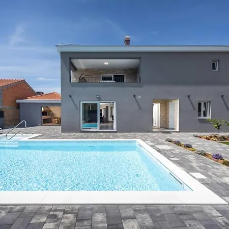 Villa Danica With Pool Bibinje