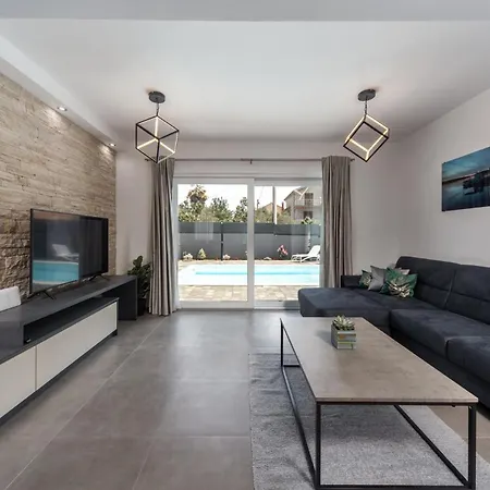 Danica With Pool Villa *