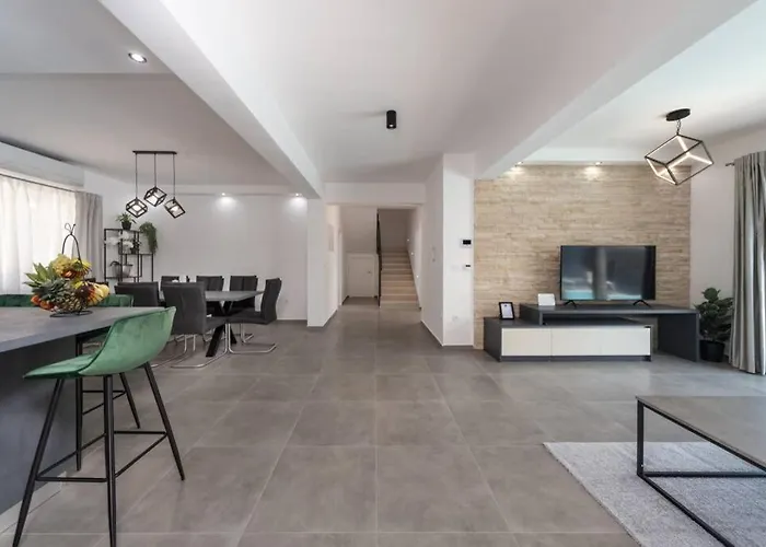 Danica With Pool Вилла *