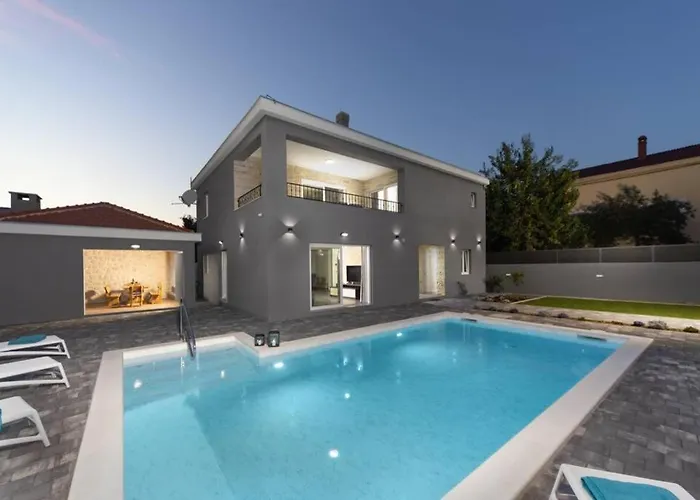 Danica With Pool * Бибинье