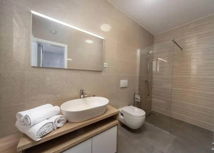 Danica With Pool Вилла Бибинье