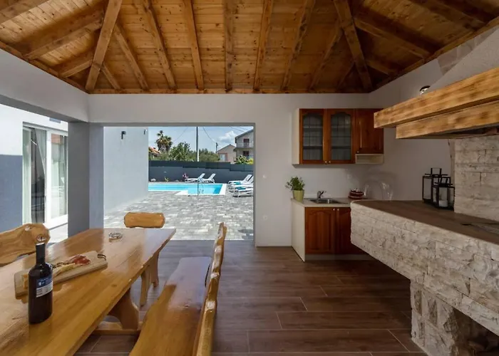 Danica With Pool * Бибинье