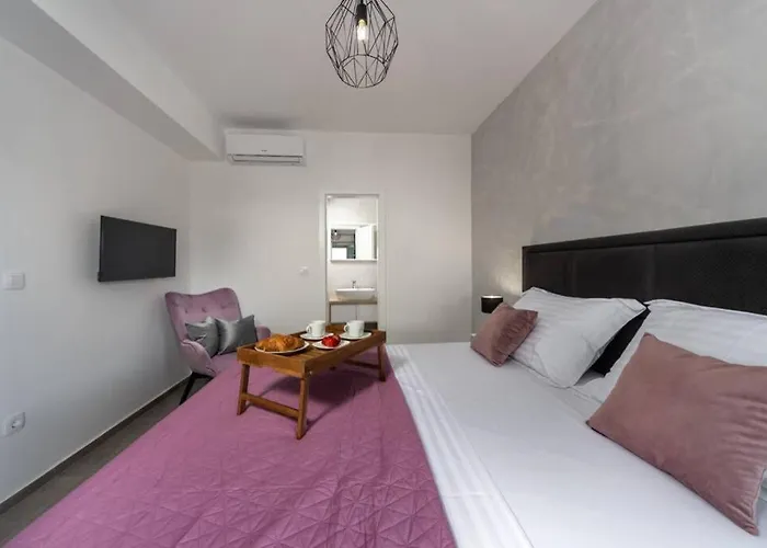 Danica With Pool Вилла Бибинье