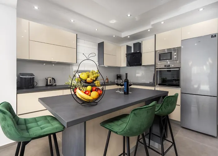 Danica With Pool * Бибинье